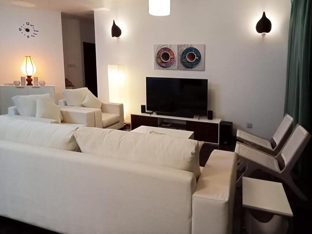 Great Location*spacious 2br Apartment*pool* Gym *