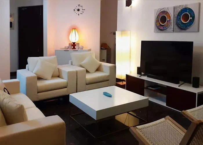 Great Location Living, Modern 2-Bed Apartment With Pool & Gym Access, All Amenities