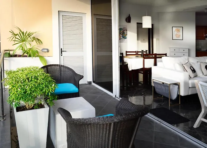 Great Location Living, Modern 2-Bed Apartment With Pool & Gym Access, All Amenities