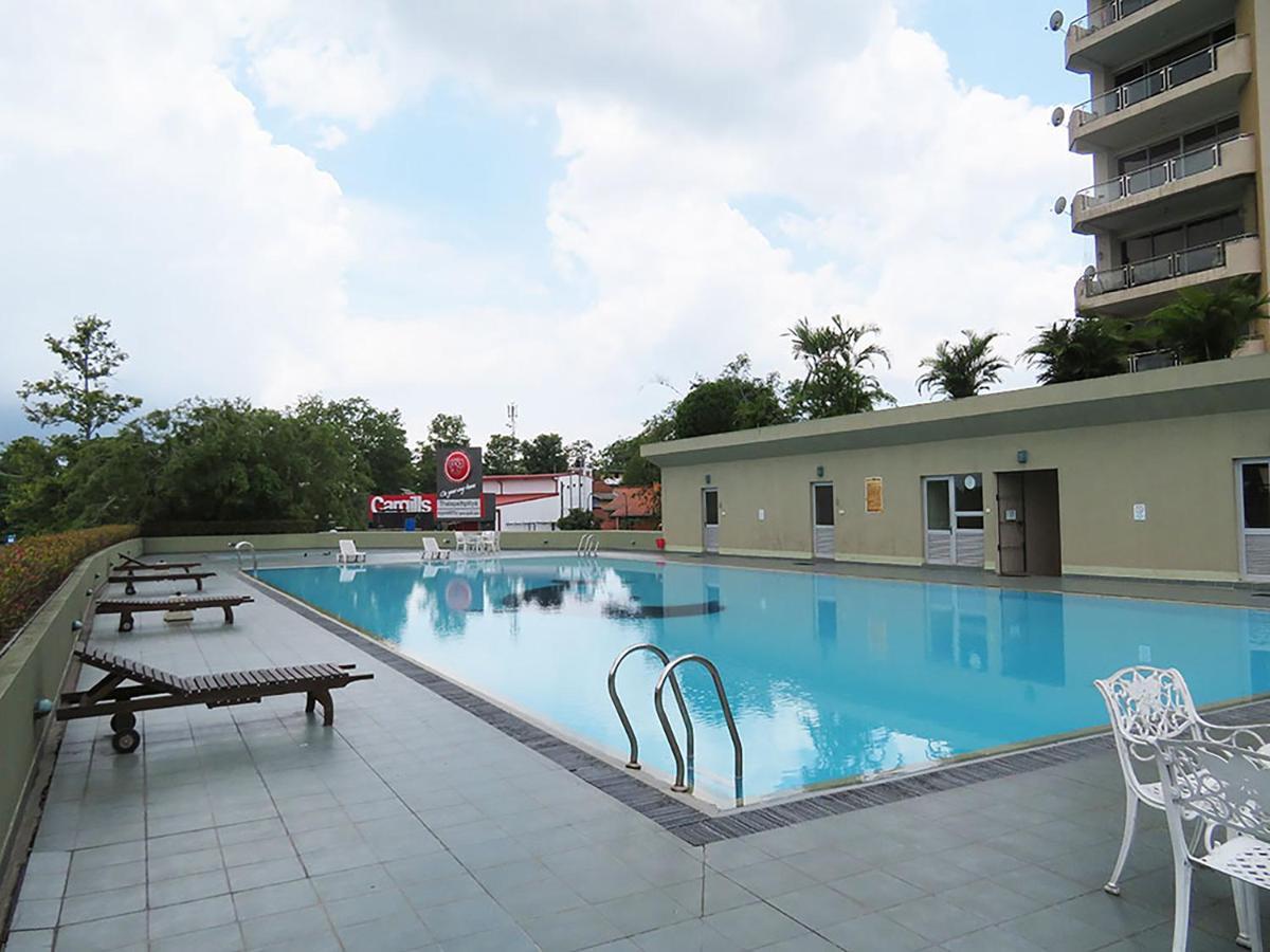Great Location Living, Modern 2-bed With Pool & Gym Access, Amenities Apartment Sri Jayewardenepura Kotte