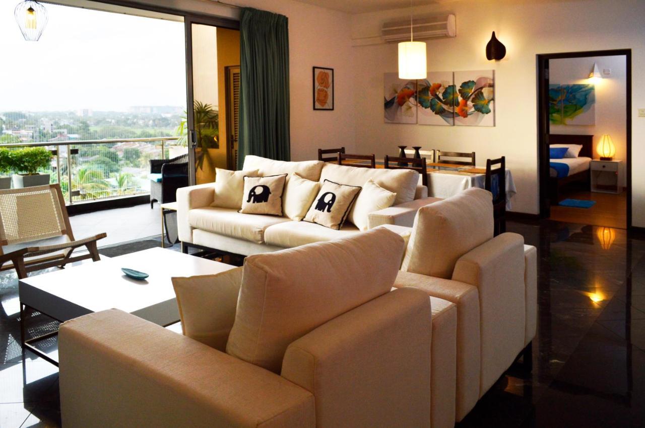 Apartment Great Location Living, Modern 2-bed With Pool & Gym Access, Amenities Sri Jayewardenepura Kotte