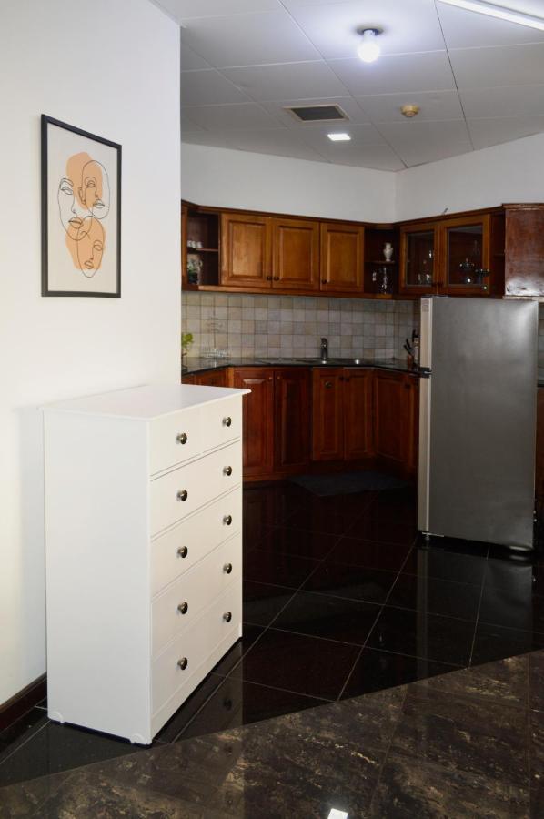 Great Location Living, Modern 2-bed With Pool & Gym Access, Amenities Sri Jayewardenepura Kotte