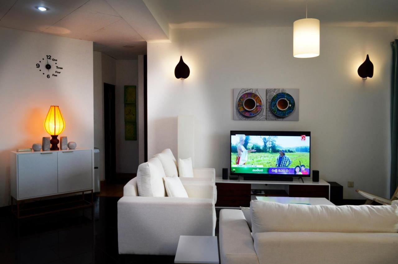 Apartment Great Location Living, Modern 2-bed With Pool & Gym Access, Amenities
